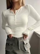 Camiseta acanalada frontal con medio botón liso para mujer, top de moda, camiseta informal de manga larga con cuello redondo