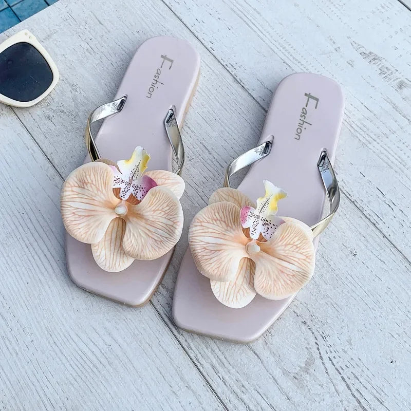 Nuevas chanclas, zapatillas para mujer, Sandalias planas con punta cuadrada de verano 2025, zapatillas informales para exteriores, zapatos de flores a la moda para mujer