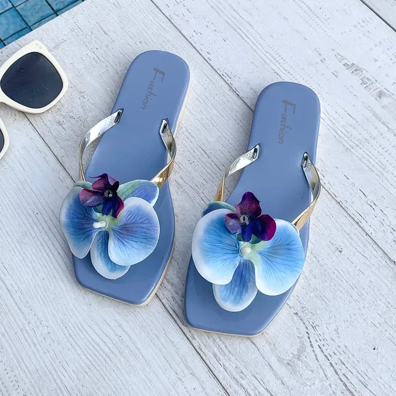 Nuevas chanclas, zapatillas para mujer, Sandalias planas con punta cuadrada de verano 2025, zapatillas informales para exteriores, zapatos de flores a la moda para mujer