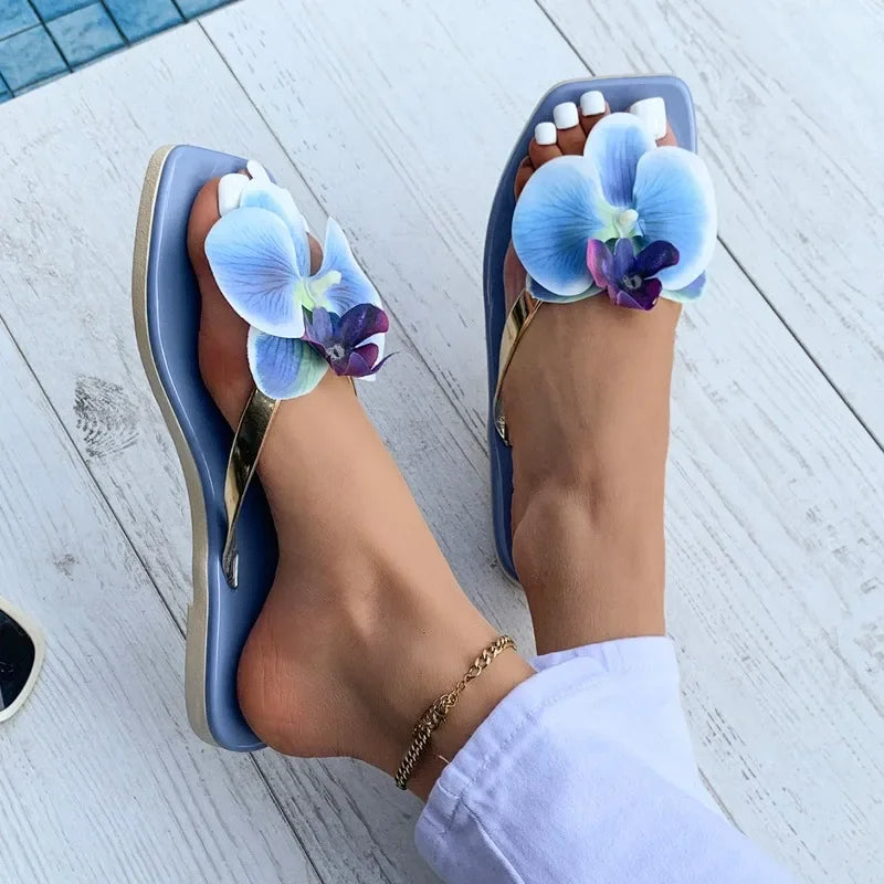 Nuevas chanclas, zapatillas para mujer, Sandalias planas con punta cuadrada de verano 2025, zapatillas informales para exteriores, zapatos de flores a la moda para mujer
