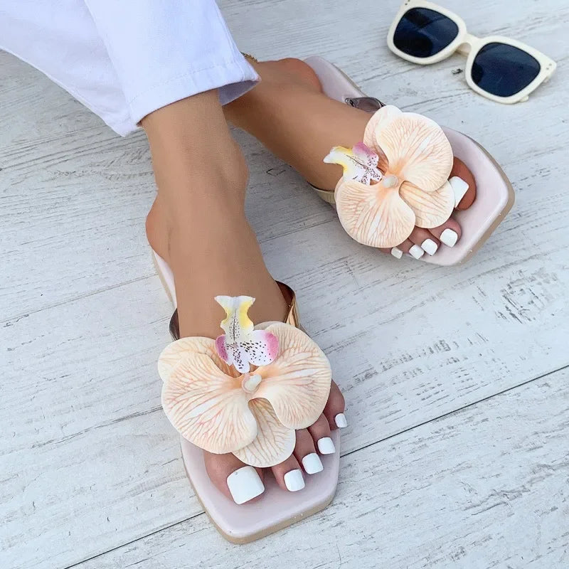 Nuevas chanclas, zapatillas para mujer, Sandalias planas con punta cuadrada de verano 2025, zapatillas informales para exteriores, zapatos de flores a la moda para mujer