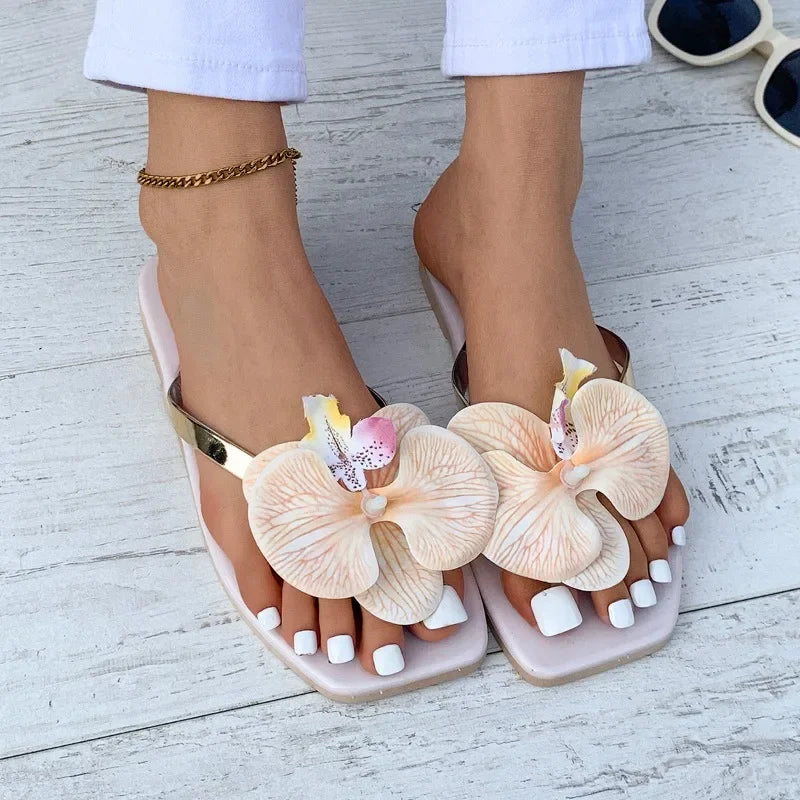 Nuevas chanclas, zapatillas para mujer, Sandalias planas con punta cuadrada de verano 2025, zapatillas informales para exteriores, zapatos de flores a la moda para mujer