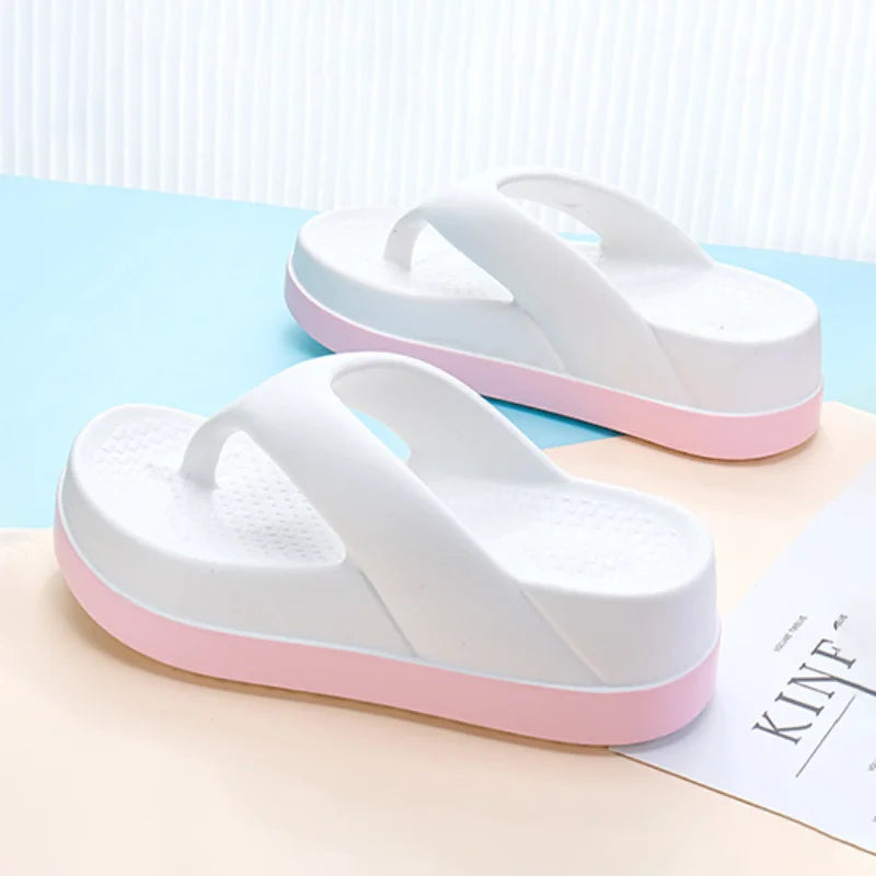 Chanclas de mujer Zapatos de diseño popular Tendencia 2024 Sandalias de plataforma casuales Zapatillas antideslizantes para exteriores Características únicas Sandalias planas
