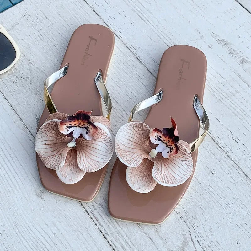 Nuevas chanclas, zapatillas para mujer, Sandalias planas con punta cuadrada de verano 2025, zapatillas informales para exteriores, zapatos de flores a la moda para mujer